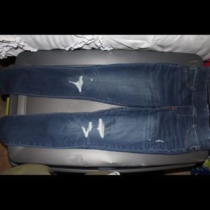Medium blue distressed jegging